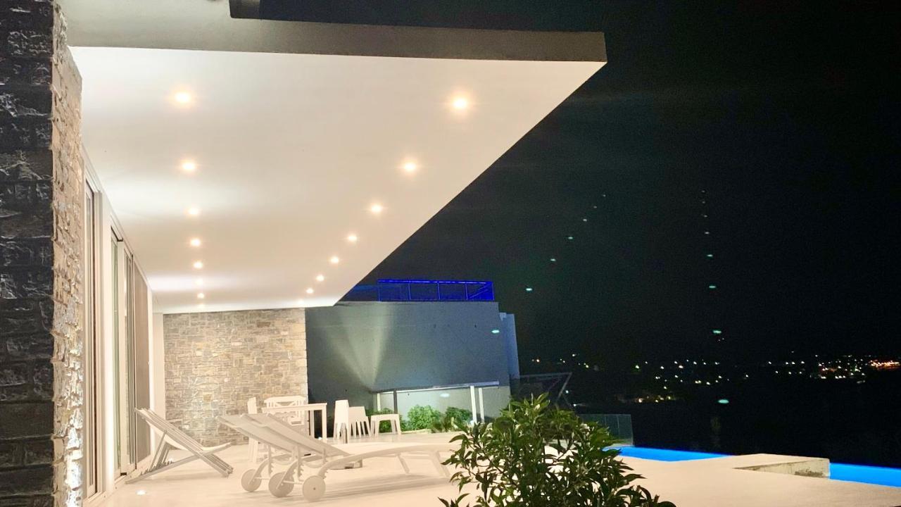 Kuro Beach House - Oceanfront Luxury & 25M Pool Achlia Exterior foto